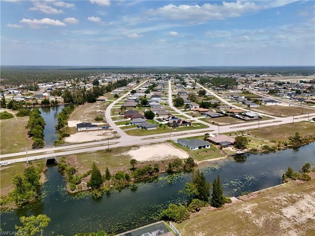 900 Vogiantzis PKWY, Cape Coral, FL 33909