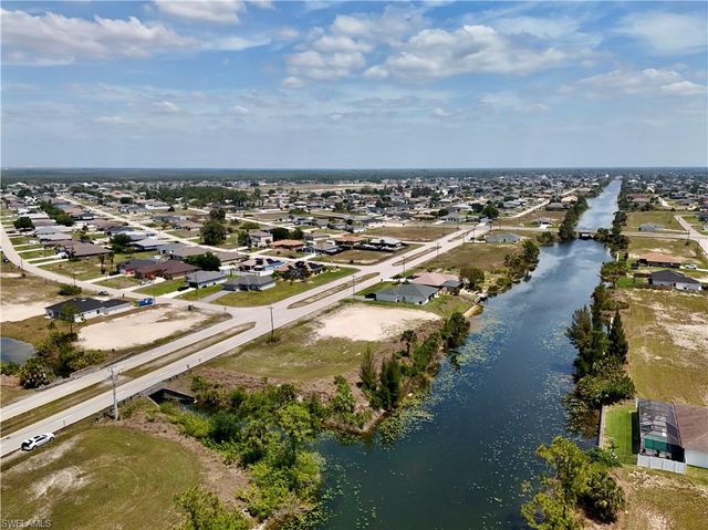 900 Vogiantzis PKWY, Cape Coral, FL 33909