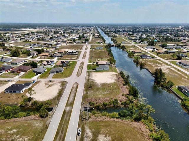 900 Vogiantzis PKWY, Cape Coral, FL 33909