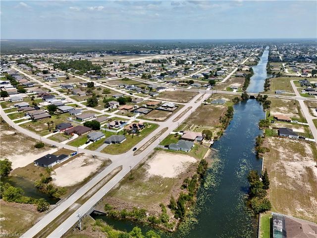 900 Vogiantzis PKWY, Cape Coral, FL 33909