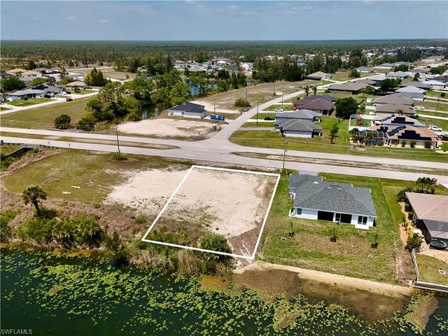 900 Vogiantzis PKWY, Cape Coral, FL 33909