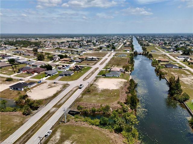 900 Vogiantzis PKWY, Cape Coral, FL 33909