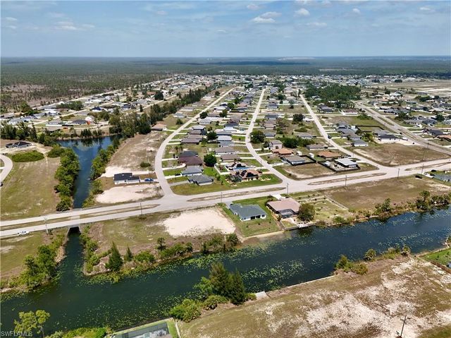 900 Vogiantzis PKWY, Cape Coral, FL 33909