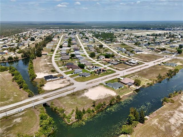 900 Vogiantzis PKWY, Cape Coral, FL 33909