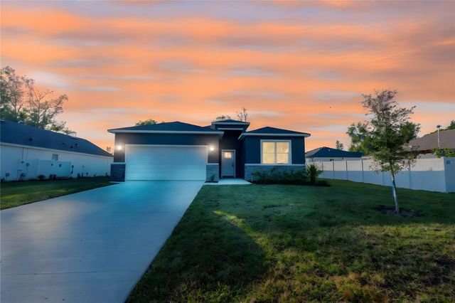 911 N NEW HAMPSHIRE AVENUE, Tavares, FL 32778