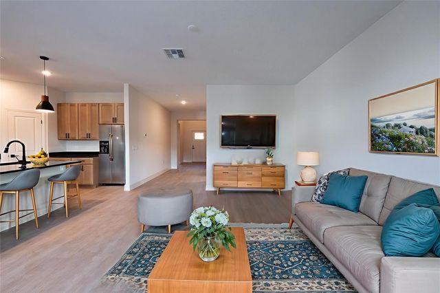 911 N NEW HAMPSHIRE AVENUE, Tavares, FL 32778