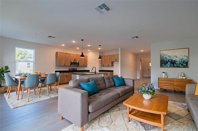 911 N NEW HAMPSHIRE AVENUE, Tavares, FL 32778