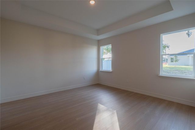 911 N NEW HAMPSHIRE AVENUE, Tavares, FL 32778