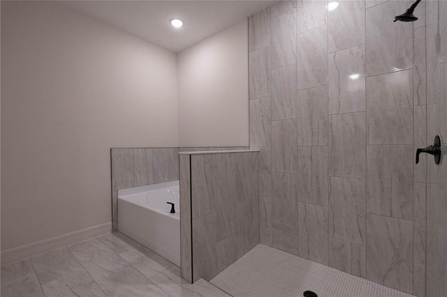 911 N NEW HAMPSHIRE AVENUE, Tavares, FL 32778