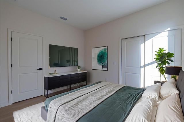 911 N NEW HAMPSHIRE AVENUE, Tavares, FL 32778