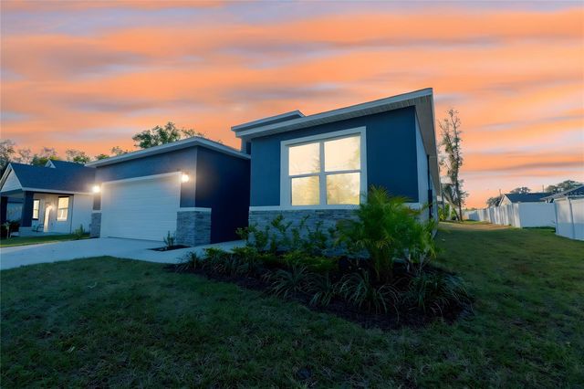 911 N NEW HAMPSHIRE AVENUE, Tavares, FL 32778