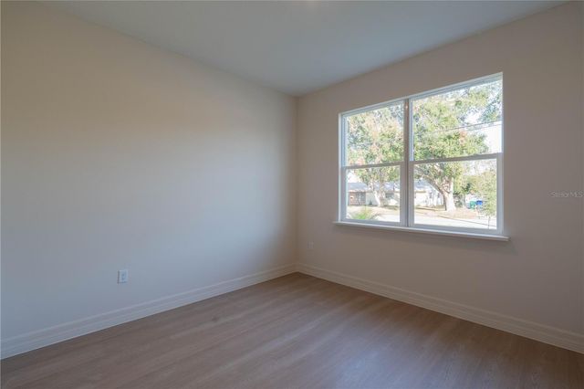 911 N NEW HAMPSHIRE AVENUE, Tavares, FL 32778