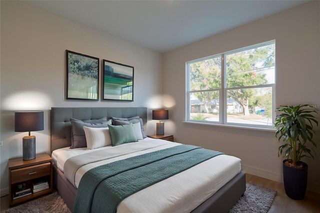 911 N NEW HAMPSHIRE AVENUE, Tavares, FL 32778