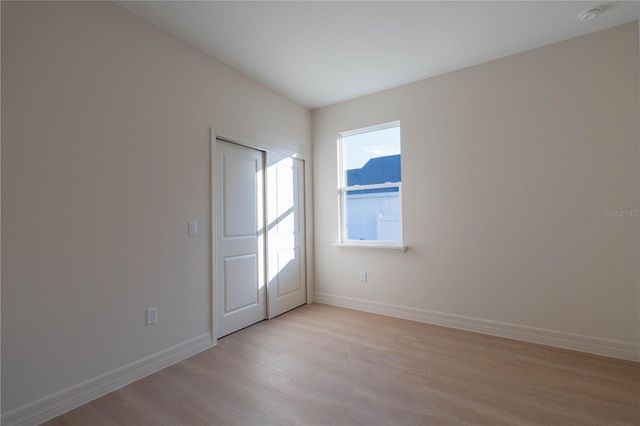 911 N NEW HAMPSHIRE AVENUE, Tavares, FL 32778