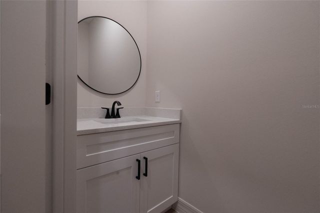 911 N NEW HAMPSHIRE AVENUE, Tavares, FL 32778