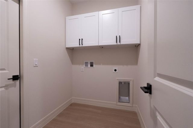 911 N NEW HAMPSHIRE AVENUE, Tavares, FL 32778