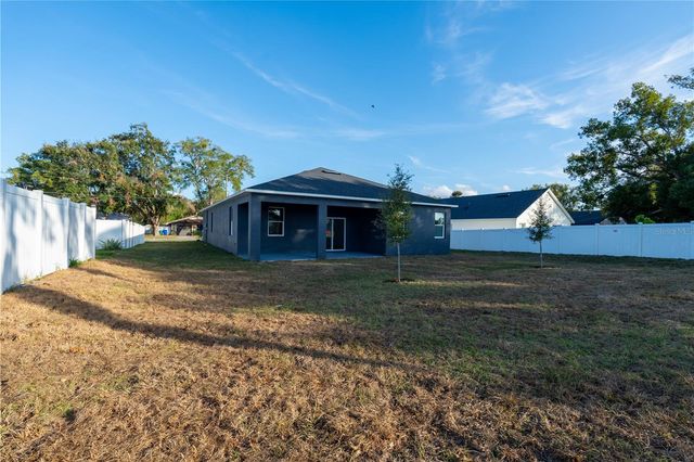 911 N NEW HAMPSHIRE AVENUE, Tavares, FL 32778