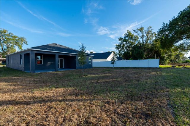 911 N NEW HAMPSHIRE AVENUE, Tavares, FL 32778