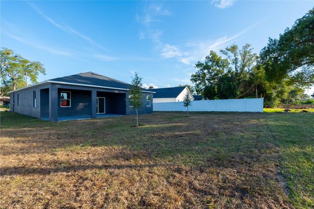 911 N NEW HAMPSHIRE AVENUE, Tavares, FL 32778