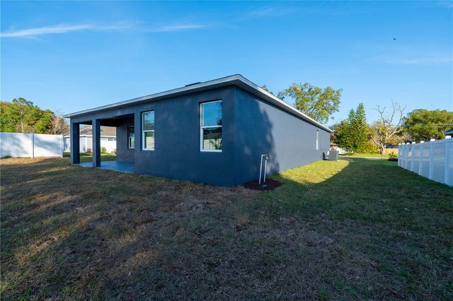 911 N NEW HAMPSHIRE AVENUE, Tavares, FL 32778