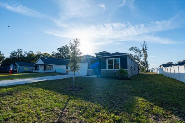 911 N NEW HAMPSHIRE AVENUE, Tavares, FL 32778