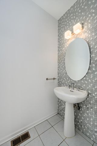 58 W 15th Street, Chicago, IL 60605