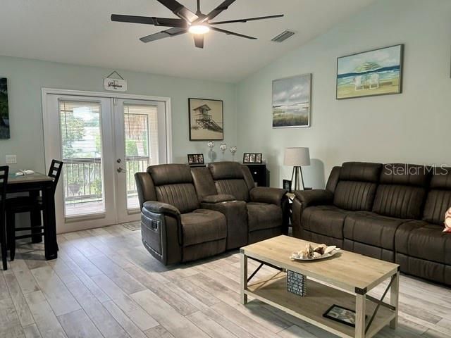 1025 LAKE AVOCA PLACE, Tarpon Springs, FL 34689