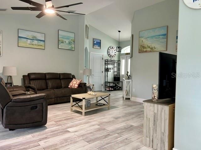 1025 LAKE AVOCA PLACE, Tarpon Springs, FL 34689