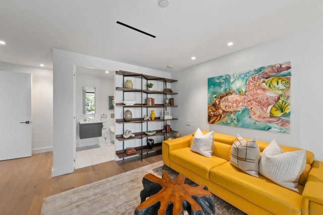 2855 5Th 202, San Diego, CA 92103