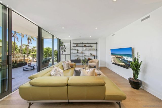 2855 5Th 202, San Diego, CA 92103