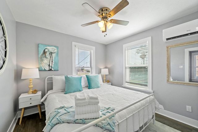 5202 Avenue L, Galveston, TX 77551