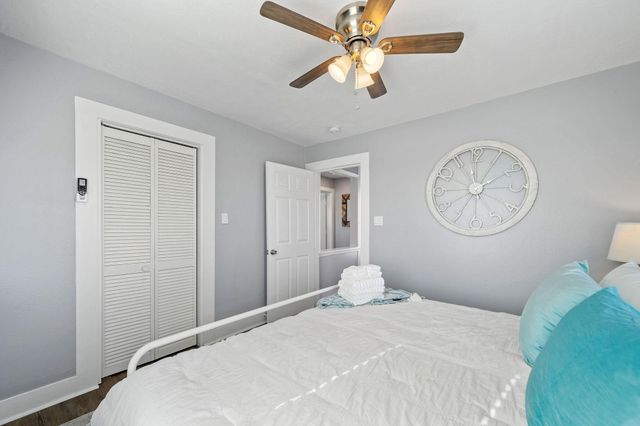 5202 Avenue L, Galveston, TX 77551