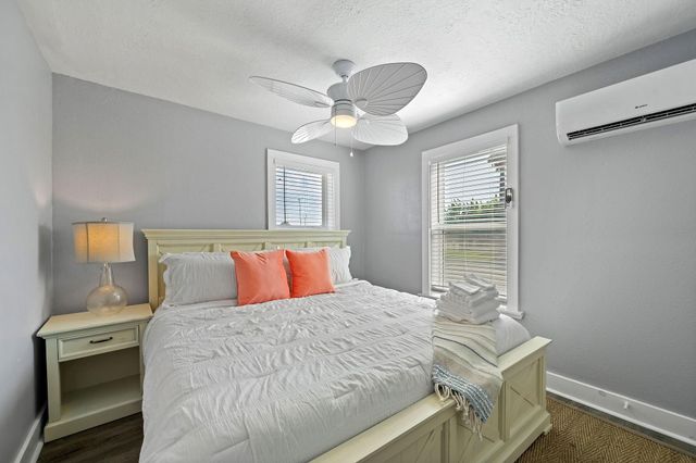 5202 Avenue L, Galveston, TX 77551
