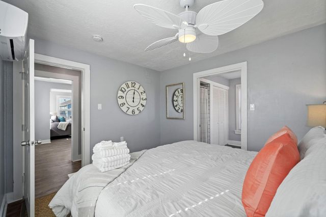 5202 Avenue L, Galveston, TX 77551