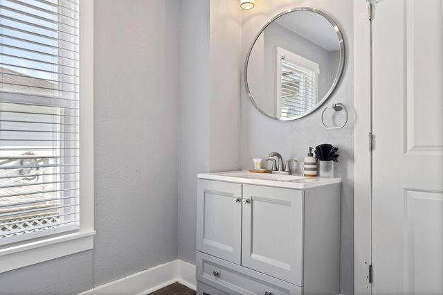 5202 Avenue L, Galveston, TX 77551
