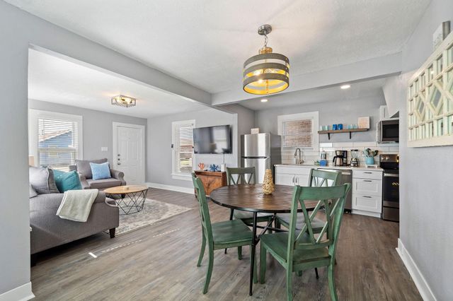 5202 Avenue L, Galveston, TX 77551