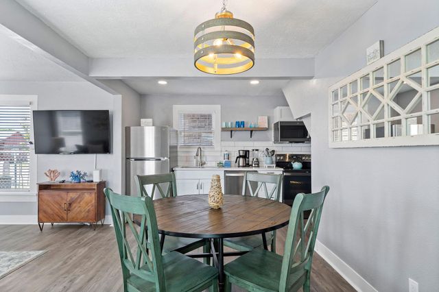 5202 Avenue L, Galveston, TX 77551