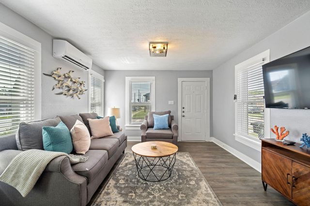 5202 Avenue L, Galveston, TX 77551