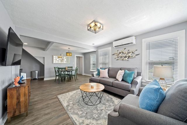 5202 Avenue L, Galveston, TX 77551