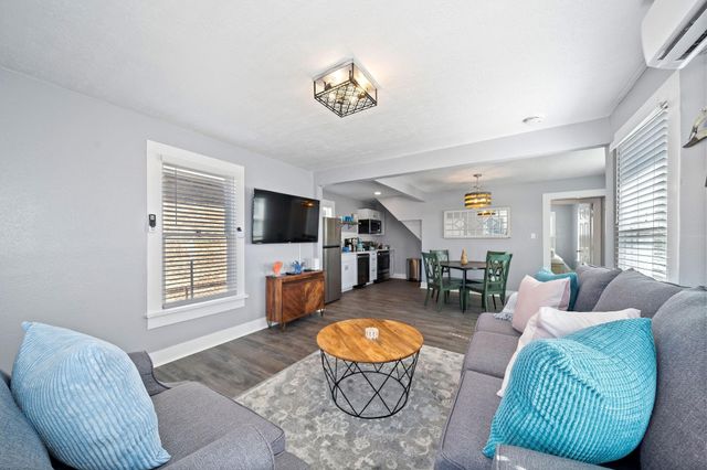 5202 Avenue L, Galveston, TX 77551