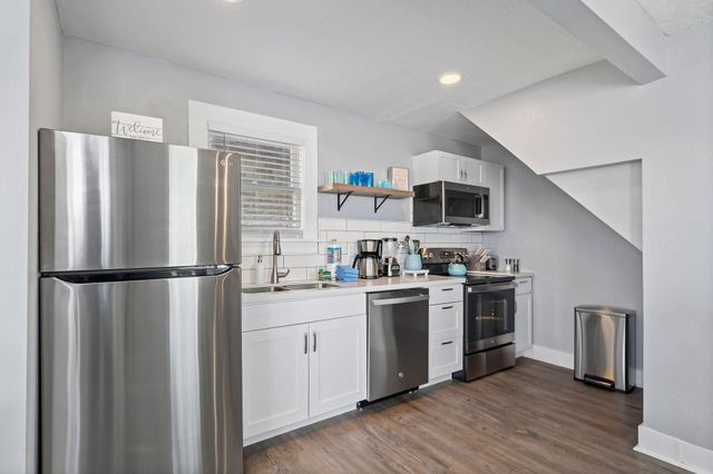 5202 Avenue L, Galveston, TX 77551