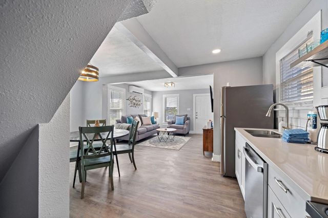 5202 Avenue L, Galveston, TX 77551