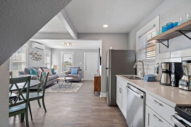 5202 Avenue L, Galveston, TX 77551