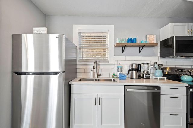 5202 Avenue L, Galveston, TX 77551