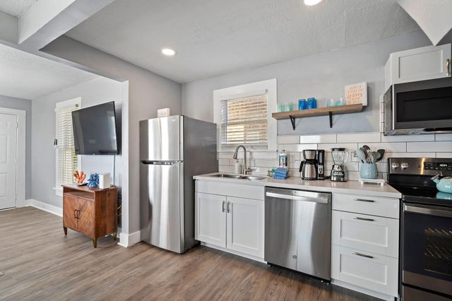 5202 Avenue L, Galveston, TX 77551