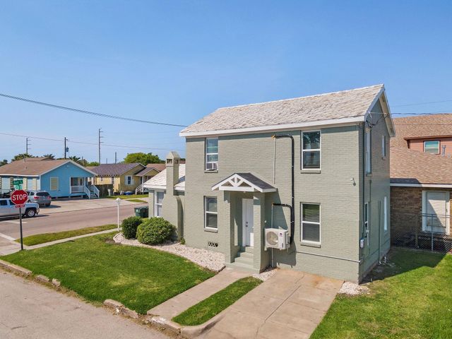 5202 Avenue L, Galveston, TX 77551