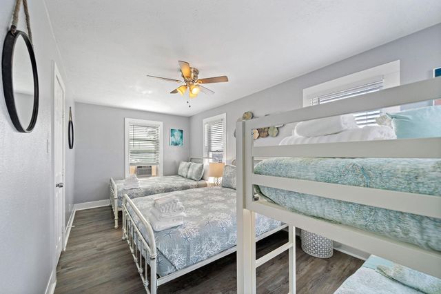 5202 Avenue L, Galveston, TX 77551