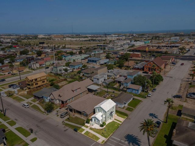 5202 Avenue L, Galveston, TX 77551