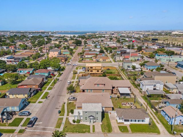 5202 Avenue L, Galveston, TX 77551