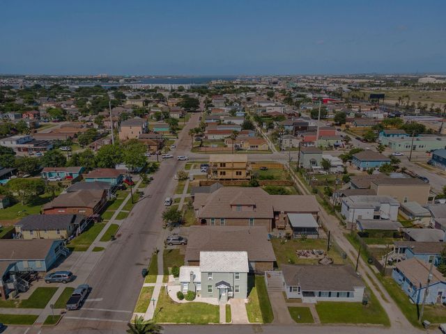 5202 Avenue L, Galveston, TX 77551